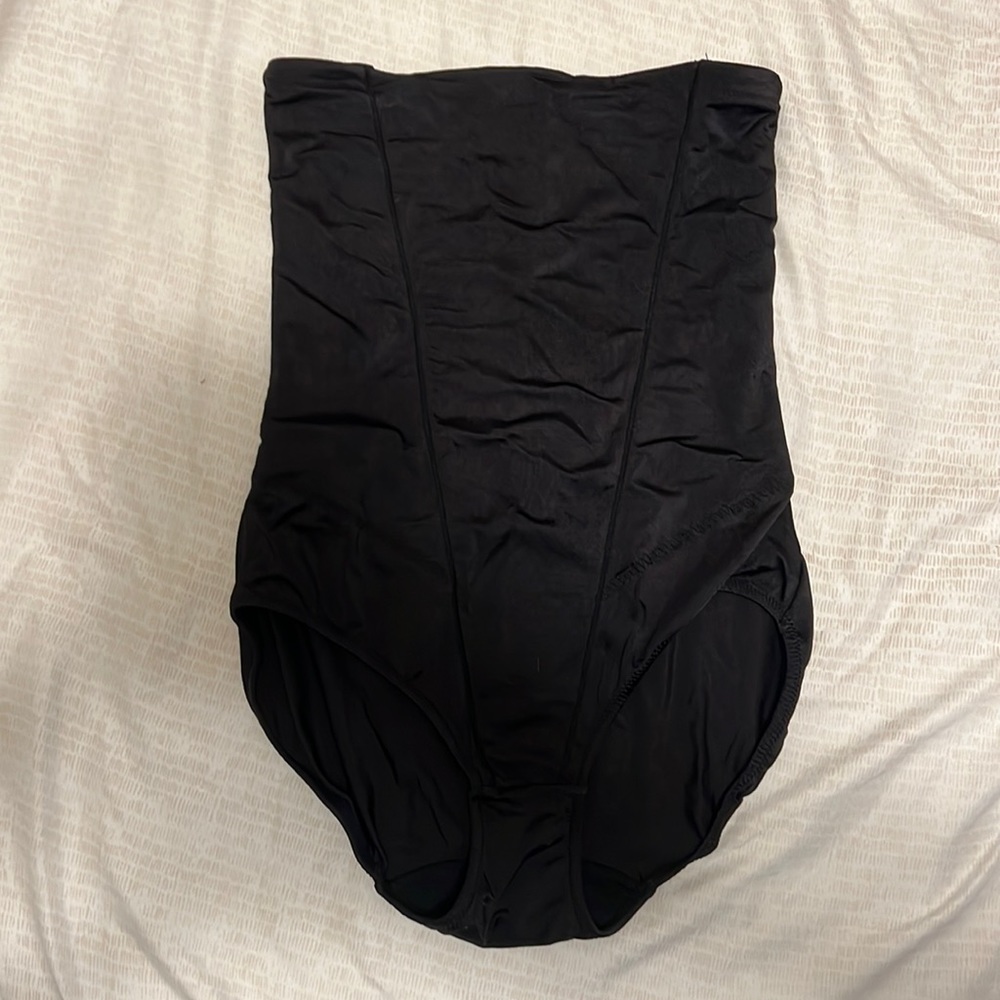 Assets by Spanx XL black Shaper Shapewear